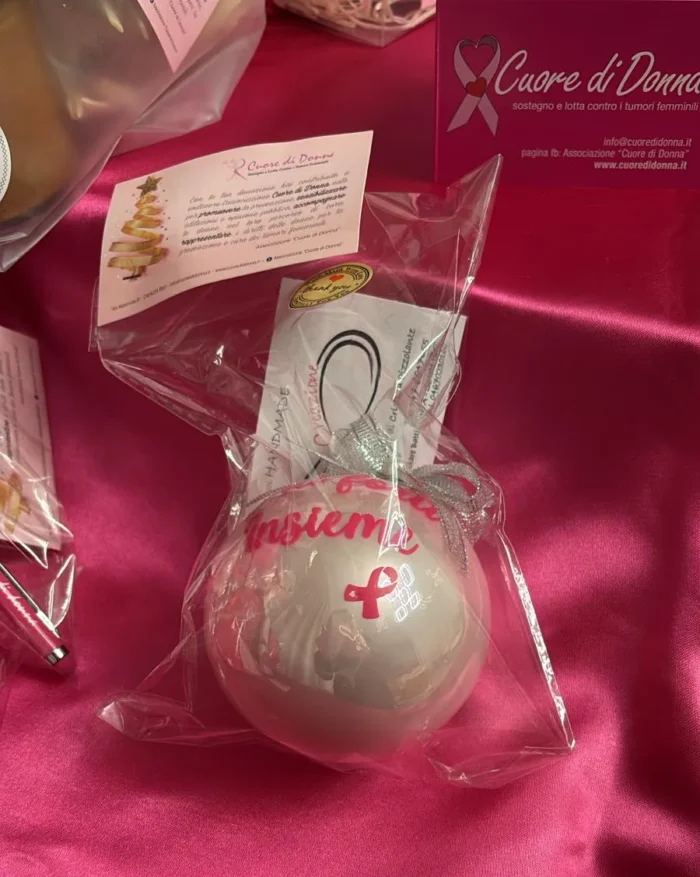 Pallina per Albero di Natale decorata a mano | Regali Solidali Natale 2025 | Associazione Cuore di Donna